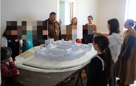 Ateliers 2022 : Explication de la maquette de l'Abbaye