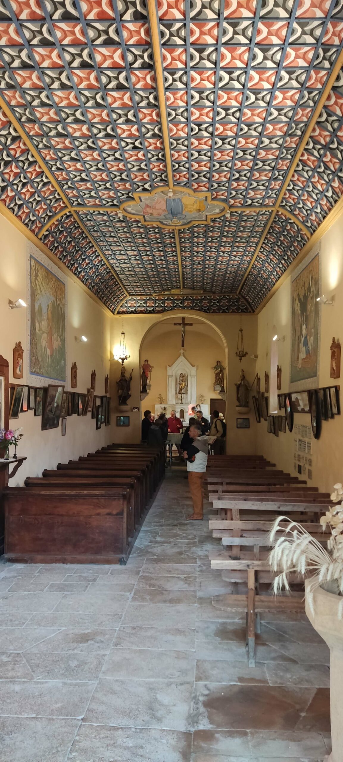 Interieur chapelle Vindry 2