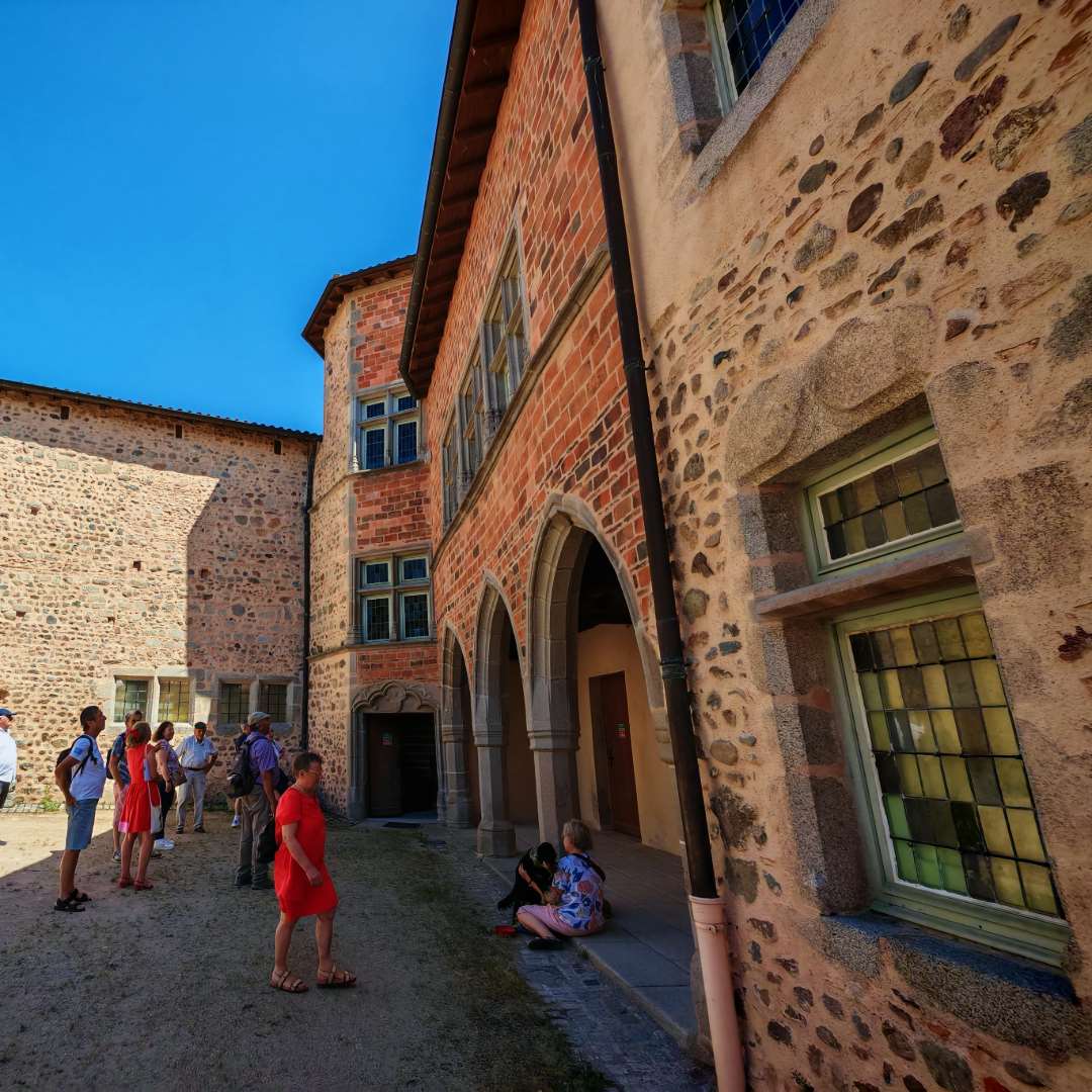 logis grand prieur à Pommiers